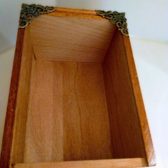 Suenos de Saundra Upcycled, Tabernacle Cedar Cigar Box, Decor/ Storage - Picture 5 of 10